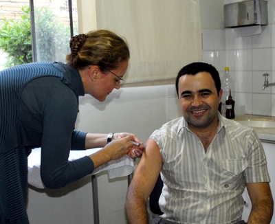 Ninguém está isento de contágio – Prefeito toma Vacina contra gripe H1N1